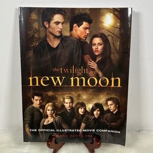 The Twilight Saga New Moon Softcover Book Official Illustrated Movie Companion